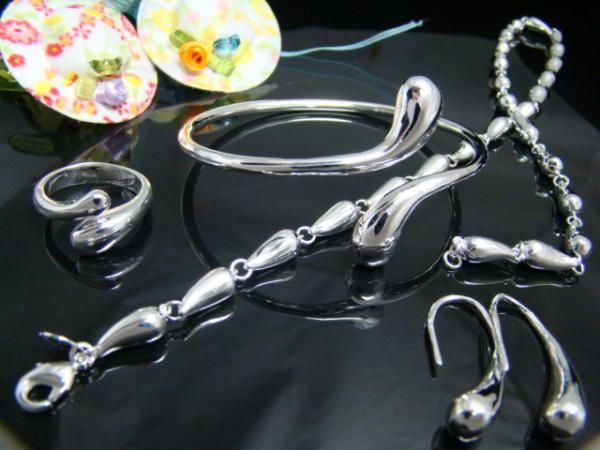 Großhandel - niedrigster Preis Weihnachtsgeschenk 925 Silber Halskette + Armband + Ohrring + Ring-Set S61