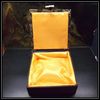 Unika smycken presentationslådor 10st mix färgmönster 4 * 4 tum silke tyg kvadrat med fodrad låda