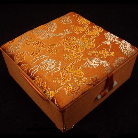 Braccialetto cinese Scatole regalo Gioielli 10 pezzi Mix Color Pattern Scatola foderata quadrata in tessuto di seta da 4 * 4 pollici