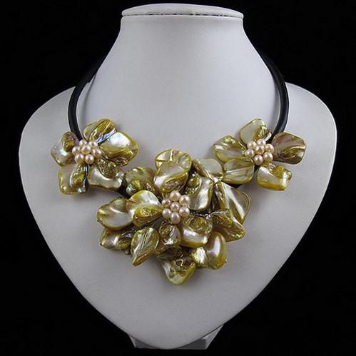 Guscio naturale collana fiore giallo realizzato con collana di perle d'acqua dolce 10 pz / lotto A1898