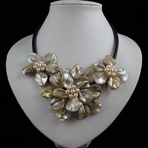 Collar blanco de la flor natural concha hecha con collar de perlas de agua dulce 10pcs / lot A1899