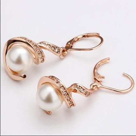Los nuevos pendientes de perlas de oro rosa de 18 quilates fijaron joyas de moda de cristal fino Europa 10 Par / lote