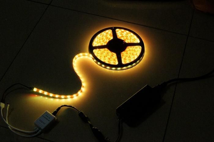 RGB Waterdichte LED Strip Light SMD5050 300 LED Touw Light + 12V / 6A Voeding + IR-afstandsbediening