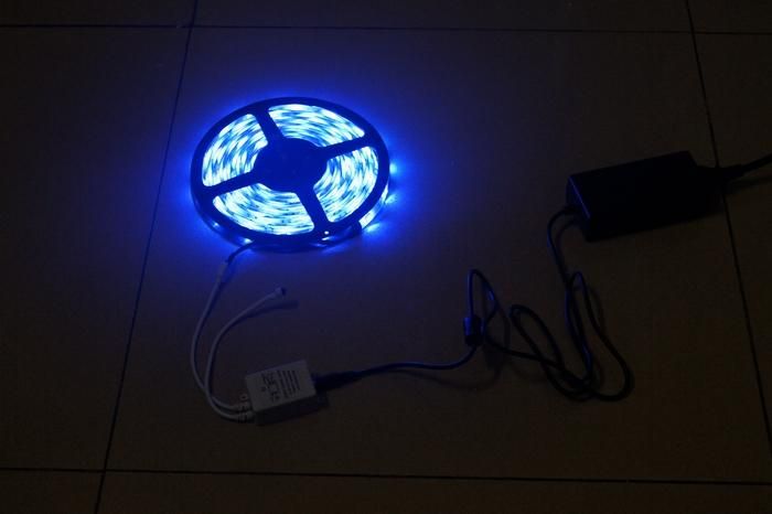 10m 5050 SMD RGB LED Strip Light 150leds luz led impermeable + controlador remoto IR + adaptador de corriente 12V / 5A Party Garden