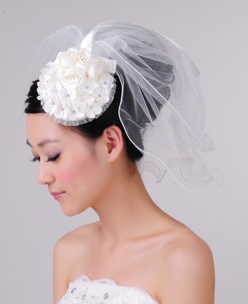 Acheter Bas Les Voiles De Mariée De Mariée De Mariée En Dentelle Voile Blanche De Mode élégante Belles Fleurs De La Mariée Cap Du Voile De La Mariée -