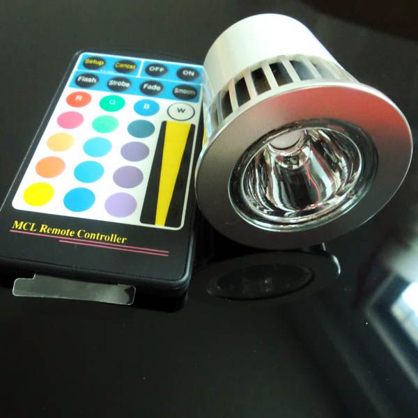 85-265V AC 5W RGB GU10 LED Spotlight Färgbyte Lampor med 28KEYS IR REMOTE Gratis frakt av DHL / FedEx / UPS