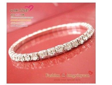 Simple rangée de diamants en argent brillant simple forage petit bracelet de bonbons en acajou large et extensible Bracelet en argent
