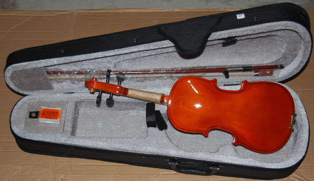 Violino atacado à venda no início do trimestre as crianças aprendendo com o violino violino