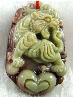 Kostenloser Versand - Handgeschnitzt - natürlich dunkelgrün - Youshan Jade Fischform Zhong Kui. Talisman - glücklicher Halskettenanhänger.