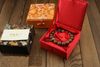 Pudełka na prezenty do biżuterii 10 sztuk Mix Wzór koloru 4 * 4-calowy Silk Tkaniny Plac z wyłożonymi skrzydłami