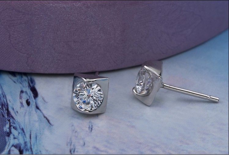 925 Pendientes de plata esterlina Pendientes de diamantes suizos fijados en 14K Joyería de oreja de oro blanco para mujer Joyería nupcial de la boda Envío gratis