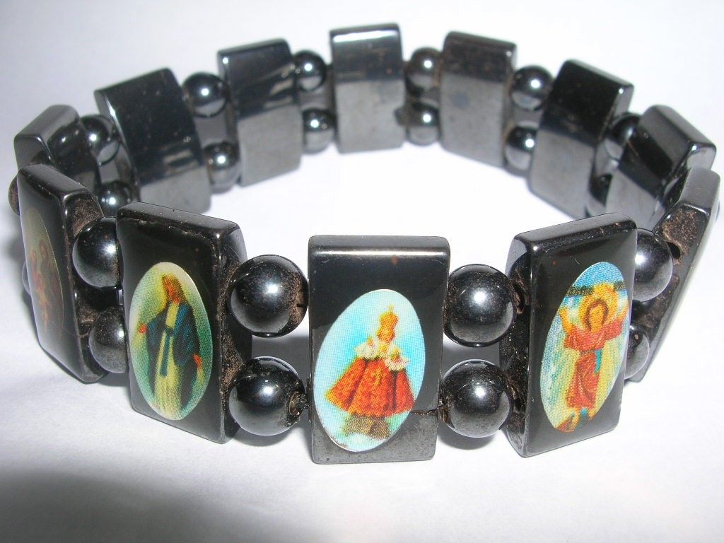 Black Glass Stretch Bracelet Mary Retro Vintage Jewelry Jesus on the Cross