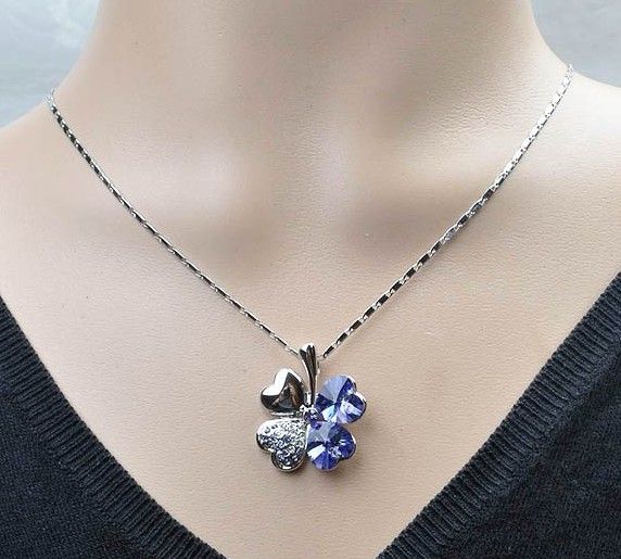 Hotsale !free shipping Four Leaf Clover Crystal Rhinestone Pendant Necklace White silver Plated