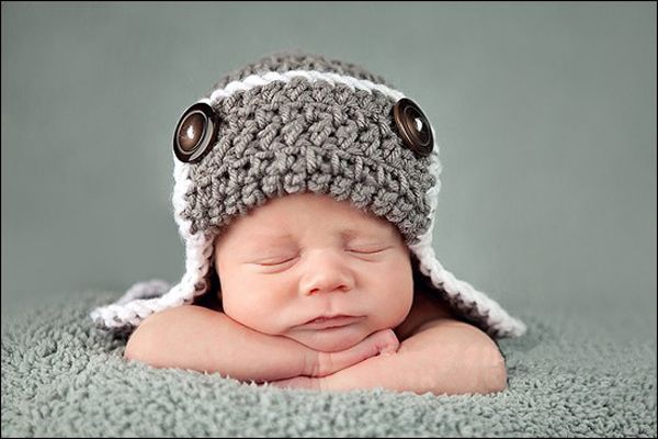 white baby pilot hat