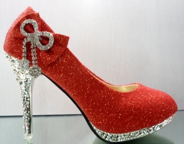 red high heels canada