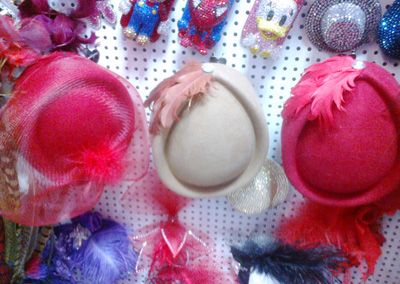 Chapeau de pilulier d'hôtesse de l'air en laine, chapeau haut-de-forme en plumes, chapeau de mariage, 10 pièces#2024