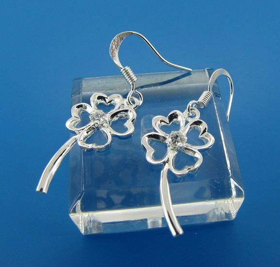 Fashion Jewelry Manufacturer a Crystal Pierced Clover earrings 925 sterling silver jewelry factory price Fashion Shine Earrings