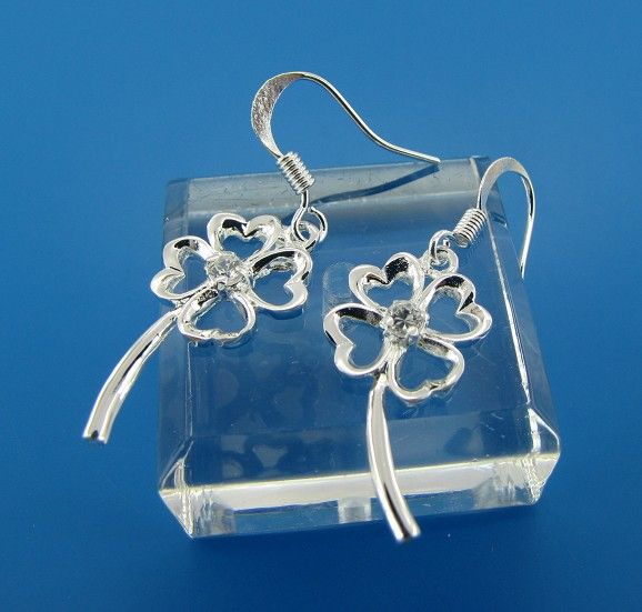 Mode sieradenfabrikant 's veel kristal doorboorde klaver oorbellen 925 sterling zilveren sieraden fabriek prijs mode glans oorbellen