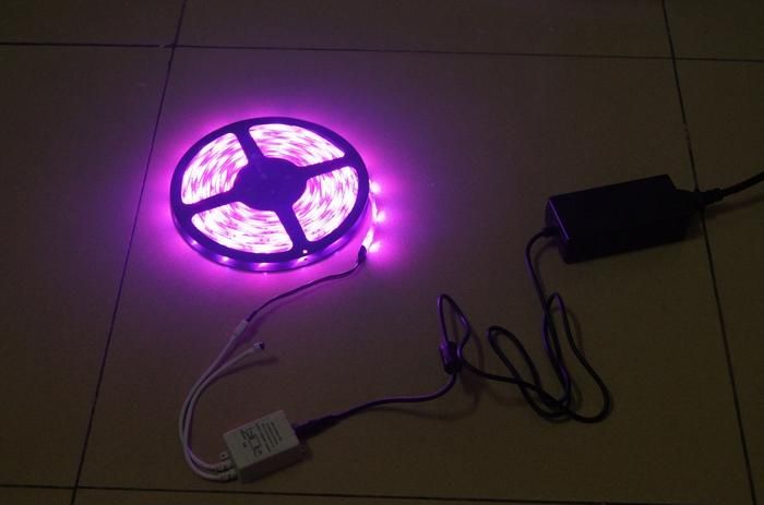 15 м многоцветный 5050 SMD RGB светодиодные полосы света 5 м 150LED водонепроницаемый 30leds / m+ ИК-пульт дистанционного управления + блок питания