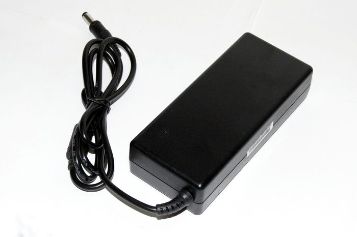 72W 12V 6A AC100-240V Power Supply Adapter Charger for Laptops Notebooks EU/US/AU/BS Plug Optional