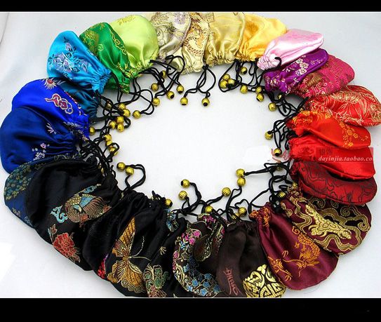 Kleine Blumen-Satin-Kordelzug-Aufbewahrungstasche für Schmuckstück, Armband, chinesischer Stoff, Geschenktüte, Münzfach, 200 Stück/Los, kostenloser Versand