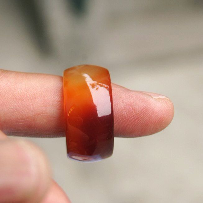 

Natural agate, red ring (inner diameter 21 mm), width of 18 mm