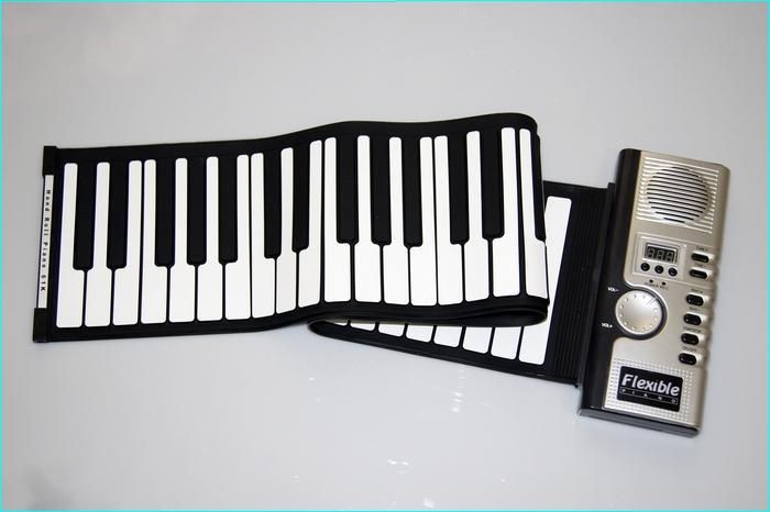 디지털 61 건반 피아노 - 휴대용 유연한 피아노 롤 128 종의 신디사이저 소프트 키 포함 외부 스피커 전자 피아노