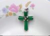 Uma liga incrustada com a cruz do jade verde Jesus Cristo, o pingente de colar de talismã.
