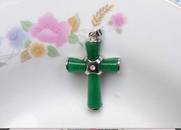 An alloy inlaid with the cross of the green jade Jesus Christ, the talisman necklace pendant.