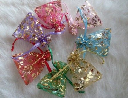 Gratis Ship 500pcs (12 färger för val) 7 * 9cm Organza Voile Rosejewelry Giftväskor Xmas godisväskor