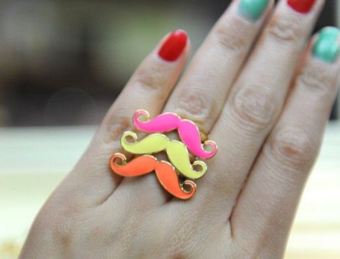 100 Stück * heißer Verkauf bunter Schnurrbart-Fingerring, preiswerter Schmuck, schöner Bart