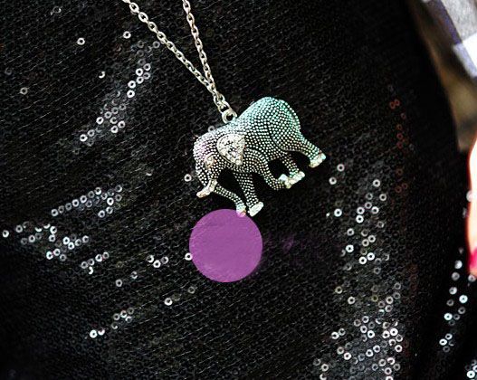 Gratis frakt 15st * Retro snidad elefant diamantkristall halsband tröja kedja