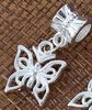 100 sztuk / partia Posrebrzane Hollow Beautiful Butterfly Big Hole Eurynal Alloy Charm Koraliki 12.8x26mm B1111 biżuteria DIY