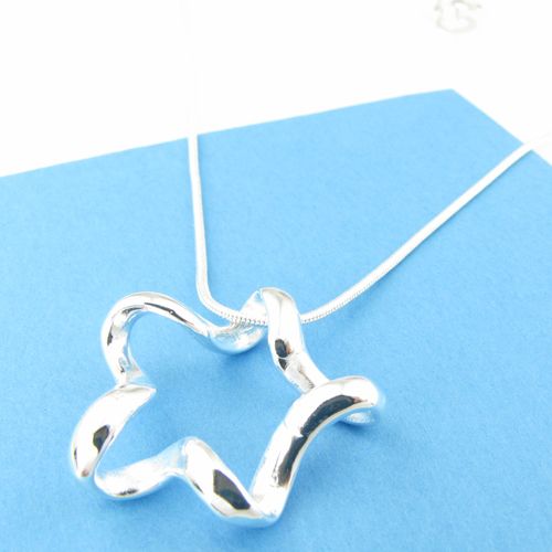 Gratis frakt med spårningsnummer Bästa mest heta säljer kvinnors känsliga gåva smycken 925 Silver Hollow Five Pointed Star Necklace