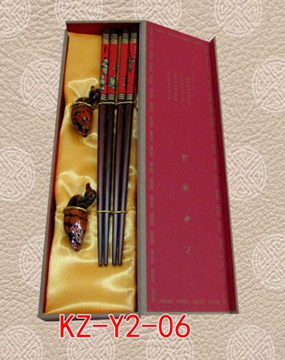 Billiga Dekorativa ätpinnar Försäljning Kinesisk Träutskrift Presentförpackning 2 Set / Pack (1Set = 2Pair) Gratis