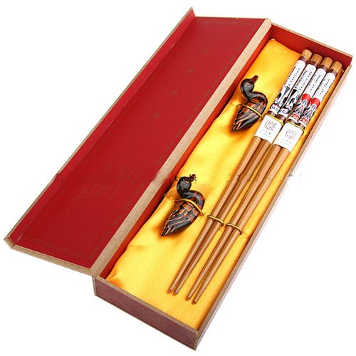 Günstige dekorative Essstäbchen zum Verkauf, Geschenkbox mit chinesischem Holzdruck, 2 Set/Packung (1 Set=2 Paar), kostenlos