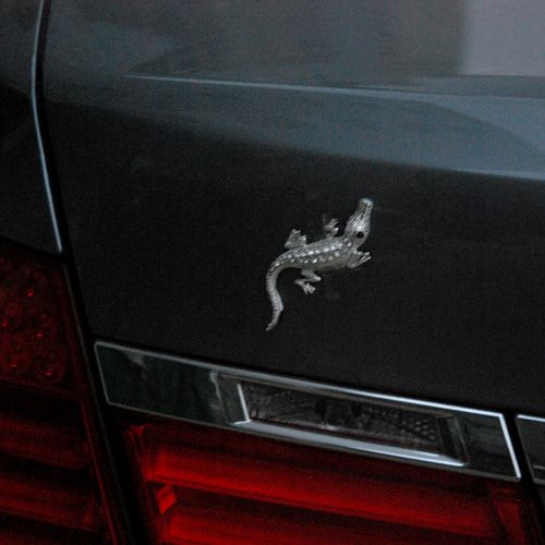 Gratis verzending 30 stks / partij 3D metalen krokodil cool auto stickers Decals zilveren brandstoft tank stickers