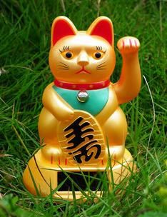 solar powered lucky cat