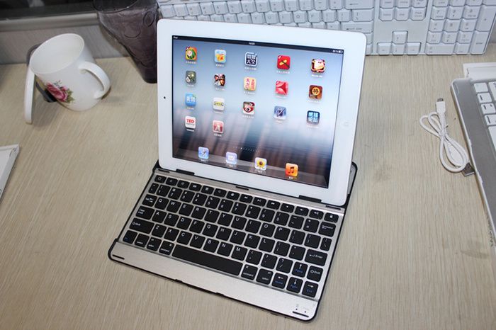  Slim Aluminum Alloy Bluetooth Wireless QWERTY Keyboard Case Cover Holder for New iPad 2 3 4 iPad3 9.7 Built-in Battery Retail Package Box