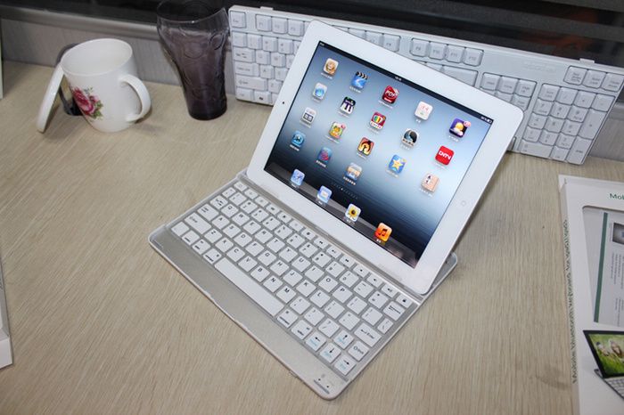  Slim Aluminum Alloy Bluetooth Wireless QWERTY Keyboard Case Cover Holder for New iPad 2 3 4 iPad3 9.7 Built-in Battery Retail Package Box