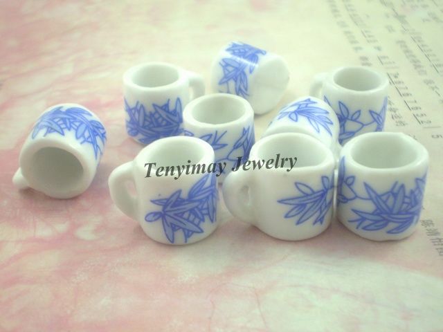 Tazze in ceramica in miniatura Accessorio per gioielli in ceramica con pendente in ceramica a forma di tazza da 50 pezzi all'ingrosso