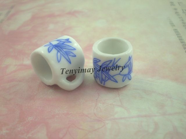 Tazas de cerámica en miniatura al por mayor forma de la taza de cerámica colgante accesorio de la joyería de cerámica