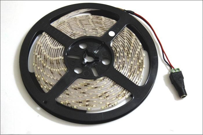 12V IP65防水5M 300LED 3528 SMDの柔軟LEDストリップライトランプホワイト60LED / M +電源