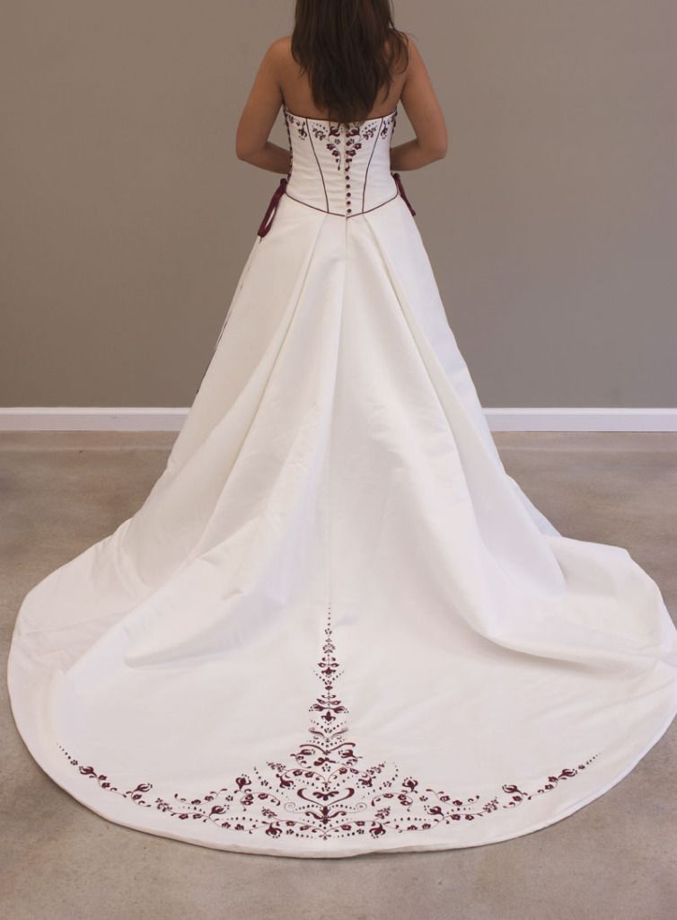DiscountSexy White Scoop Neckline Burgundy Embroidery
