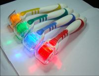 4 Färgljus LED Photon Microneedle Derma Roller 540 Nålar Dermaroller Acne Wrinkle Avlägsnande