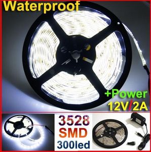 12V IP65防水5M 300LED 3528 SMDの柔軟LEDストリップライトランプホワイト60LED / M +電源