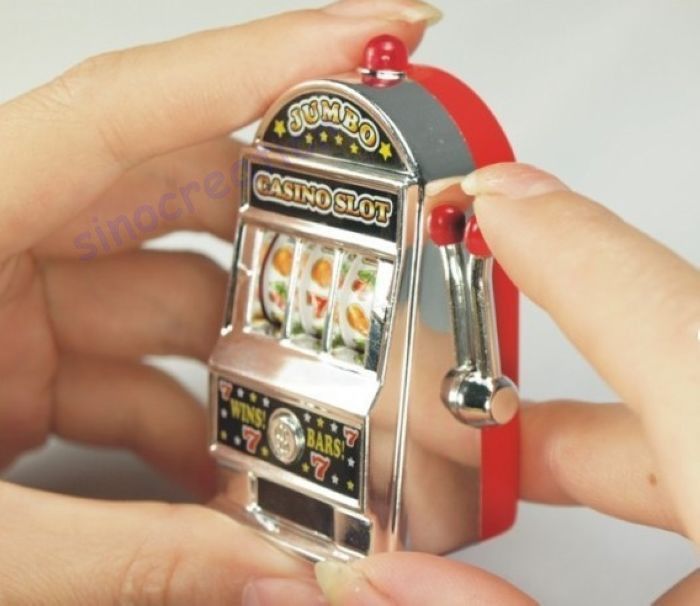 Mini Slot Machine Keychain