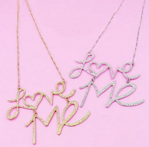 Nieuwe mode gehamerd verzilverd gouden metalen hangletter liefde me hanger ketting