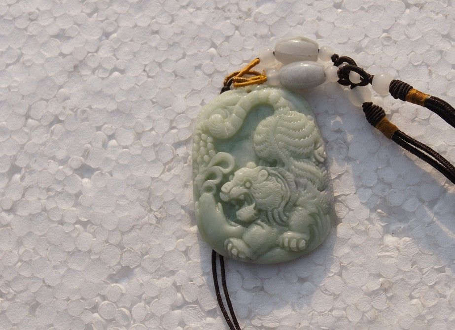 Натуральный белый, ручная резьба, Тигр амулет ожерелье подвески 50x38x8 мм