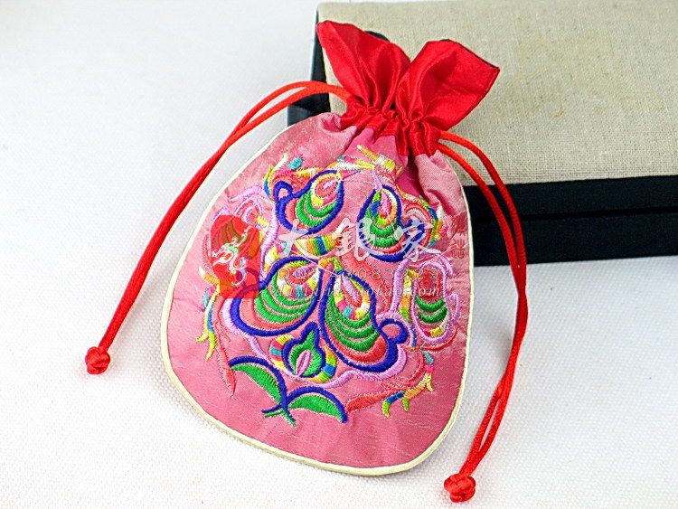 Patchwork işlemeli küçük mücevher depolama çantası Çin etnik çizim saten kumaş hediye torbası para cep ambalaj çantaları 2083055